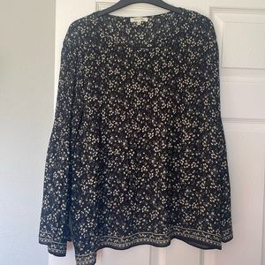 Max Studio black/yellow/white bell sleeve top with gathered bodice. So cute!